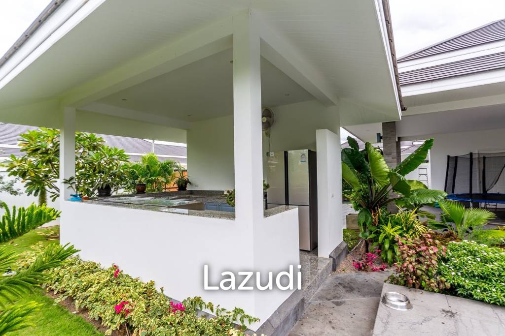 Modern 4 Bedroom Pool Villa With Large Pool