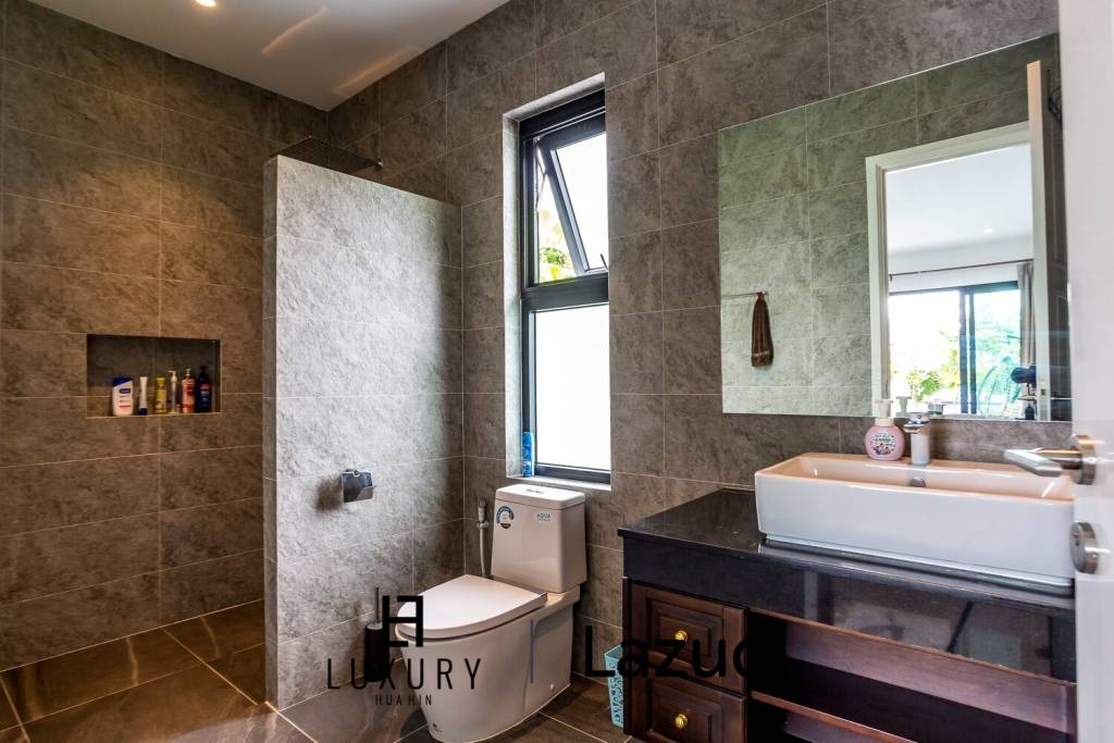 1,136 ตร.ม 4 เตียง 4 อาบน้ำ วิลล่า For ขาย