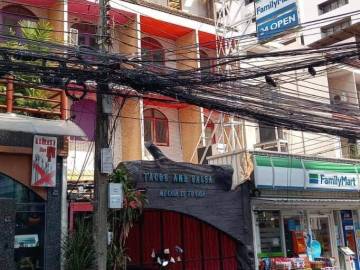 Commercial Townhouse in Prime location