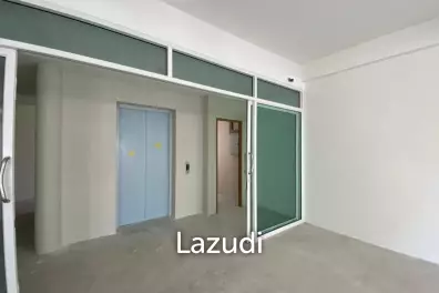 Commercial Building on Sukhumvit Soi 22
