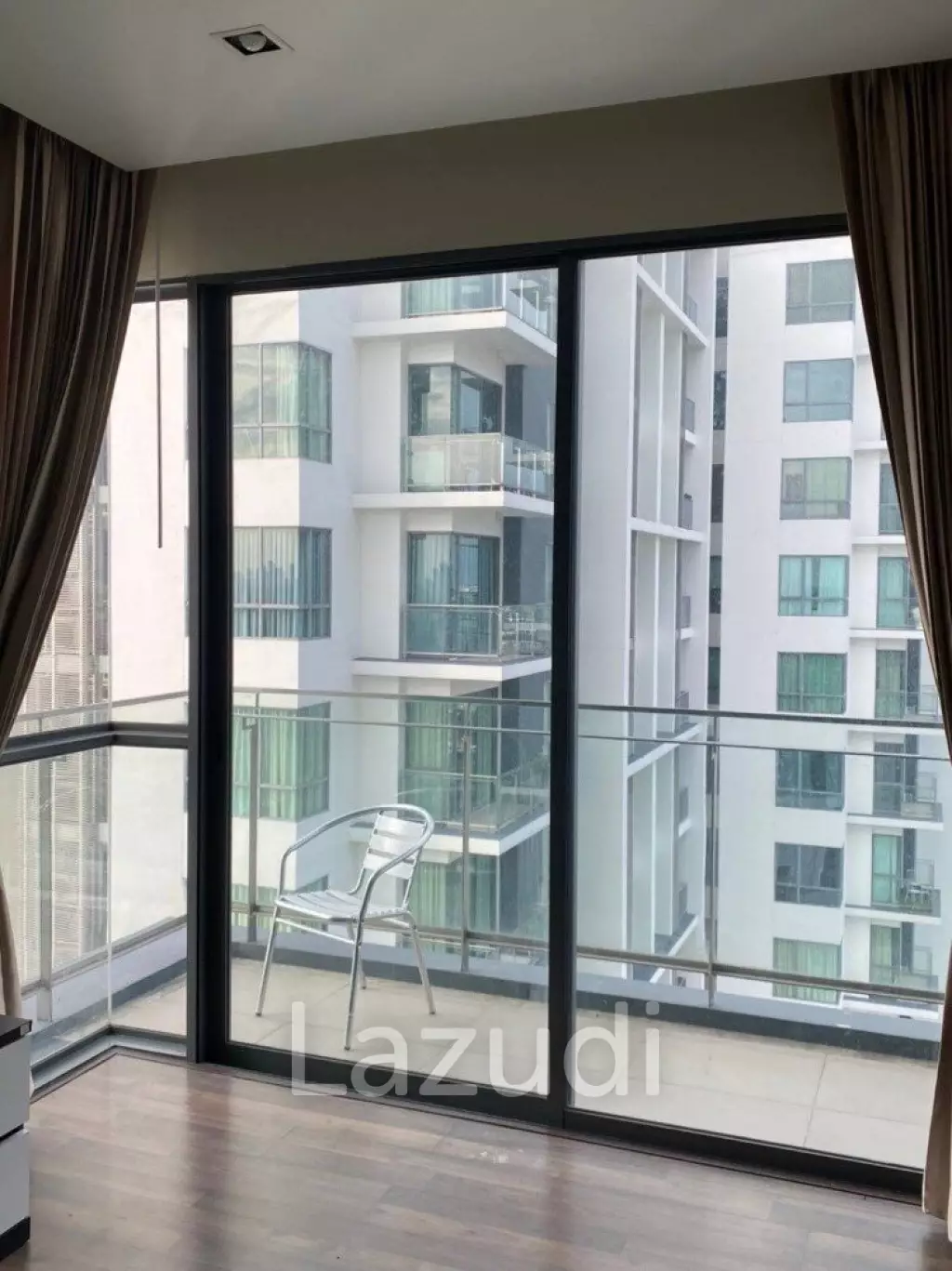 2 Bed 2 Bath 76 SQ.M The Room Sukhumvit 62