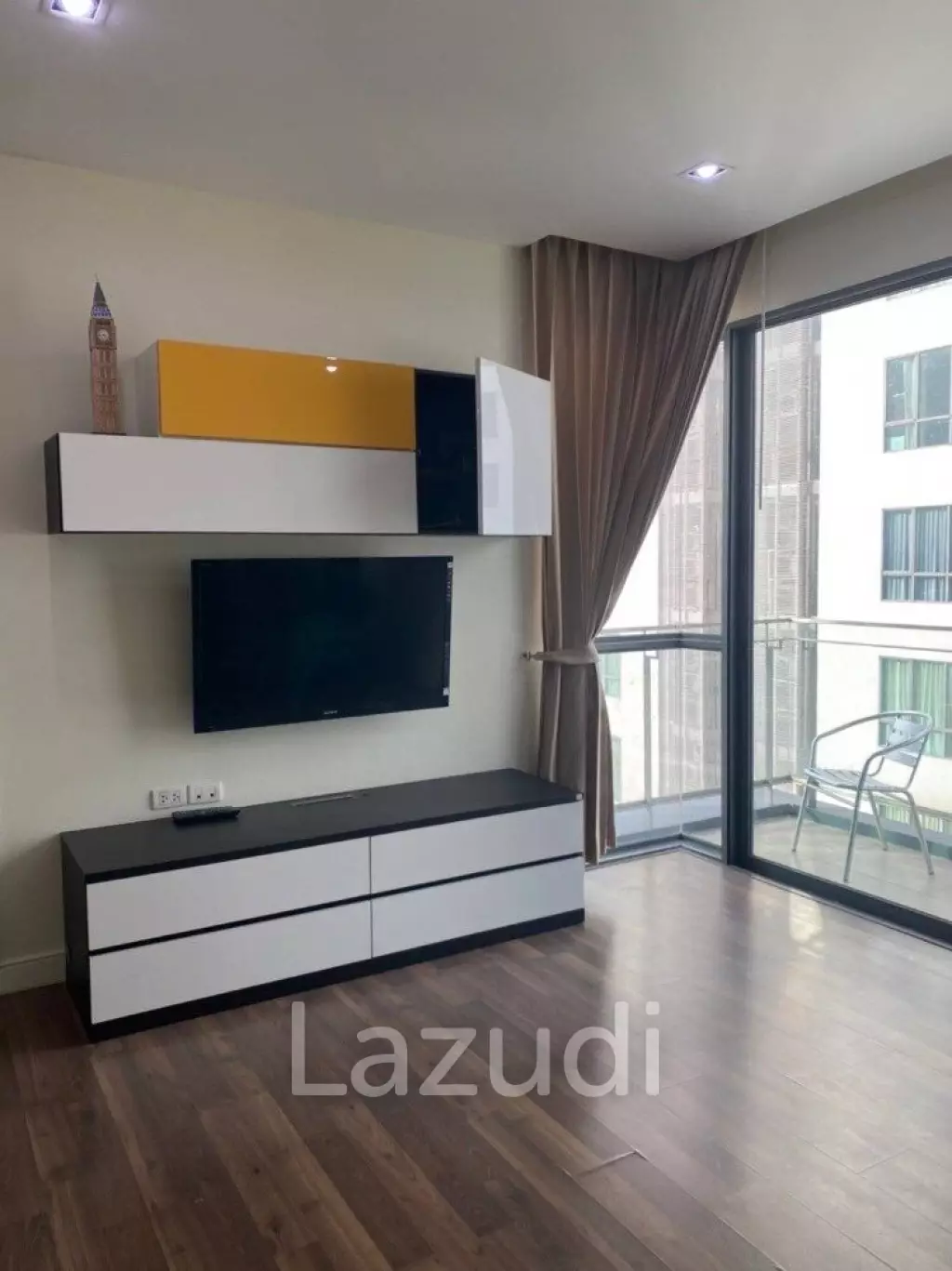 2 Bed 2 Bath 76 SQ.M The Room Sukhumvit 62