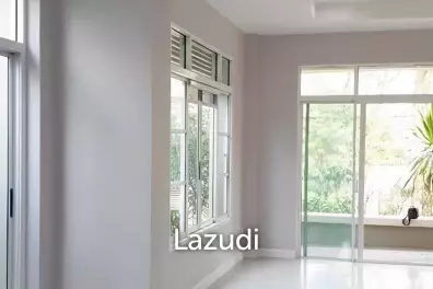 3 Bed 3 Bath 220 SQ.M Nusasiri Rama 9 - Wongwaen