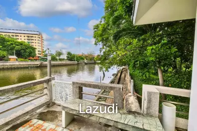 6 Bed8 Bath 800 Sqm Land for sale with a detached house with Bangkok Noi Canal For Sale