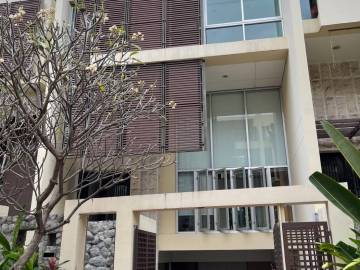 3 Bed 3 Bath 320 Sqm Townhouse