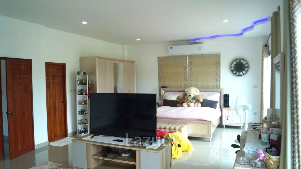 4 Bedroom 4 Bathroom Pool Villa With Separate 1 Bedroom Self Contained Guest House