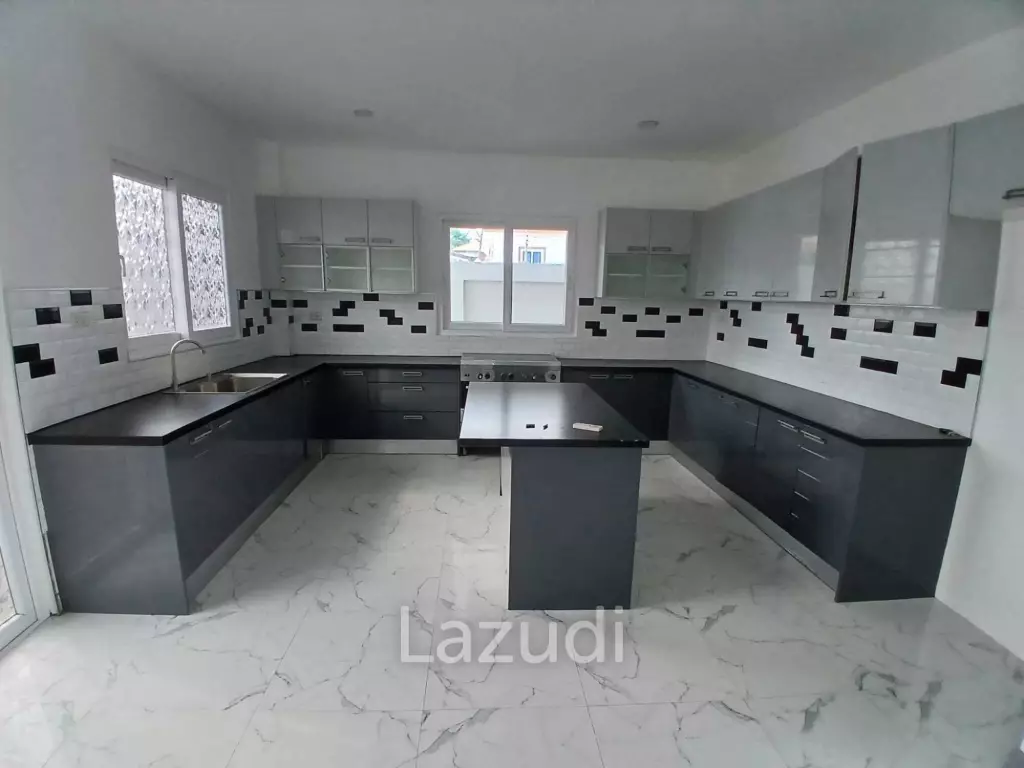 5 Bedroom Pool Villa For Sale Near Phoenix Golf Course