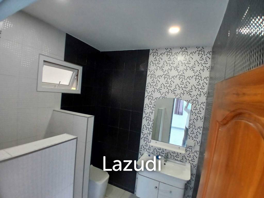 5 Bedroom Pool Villa For Sale Near Phoenix Golf Course