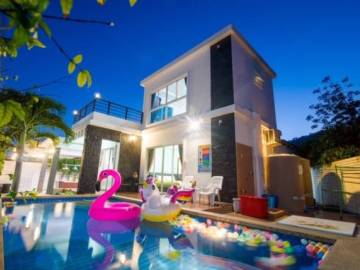 2 Storey pool villa in soi 6