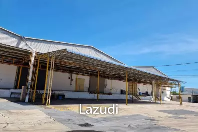 Yellow line Train of 8,227 SQM warehouse for rent at Srinakarindra Road