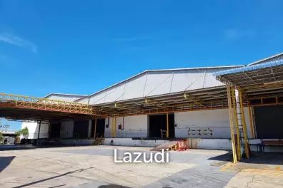 Yellow line Train of 8,227 SQM warehouse for rent at Srinakarindra Road