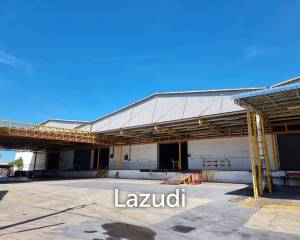 Yellow line Train of 8,227 SQM warehouse for rent at Srinakarindra Road