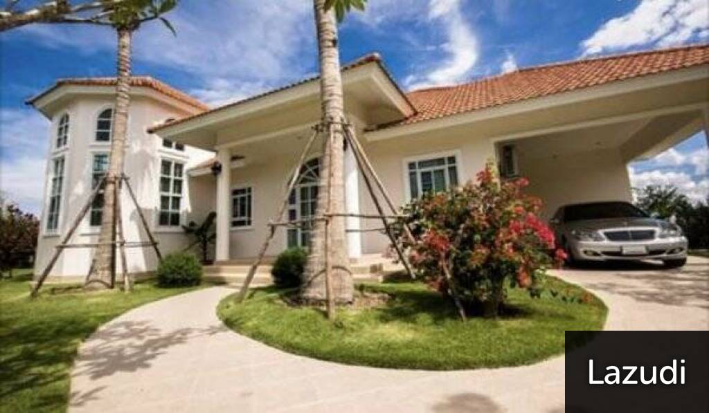 EEDEN VILLAGE : Good Value 4 Bed Villa with large communal pool