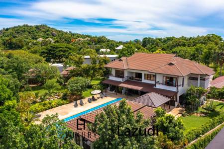 Palm Hill: Large 5 Bed villa on golf course