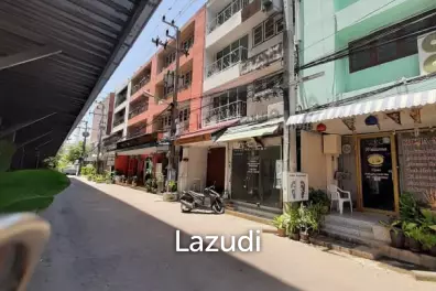 Town/Shop House on a great location in center of Hua Hin soi 76