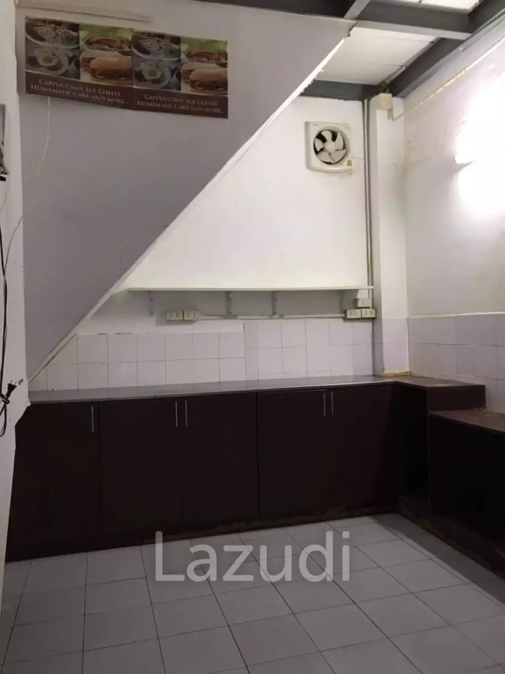 Town/Shop House on a great location in center of Hua Hin soi 76