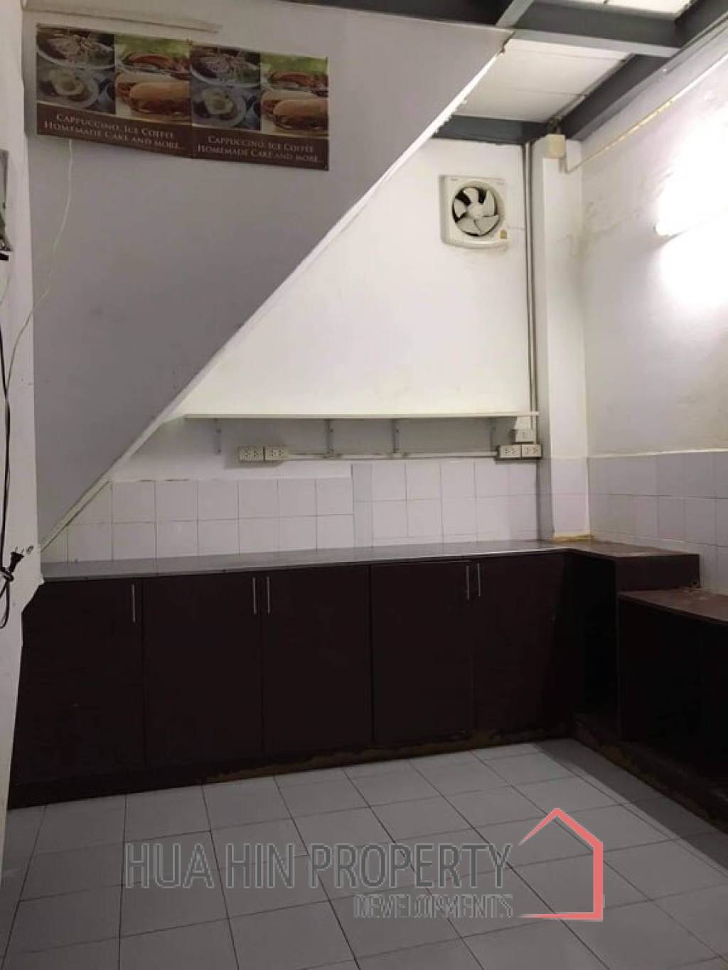 Town/Shop House on a great location in center of Hua Hin soi 76