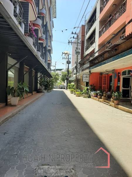 Town/Shop House on a great location in center of Hua Hin soi 76