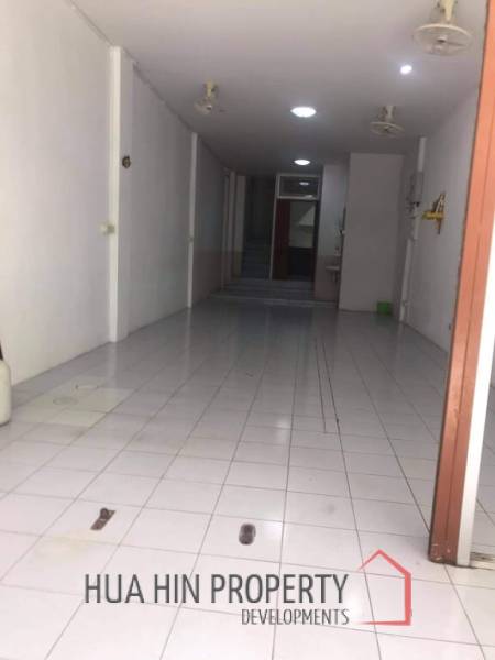 Town/Shop House on a great location in center of Hua Hin soi 76