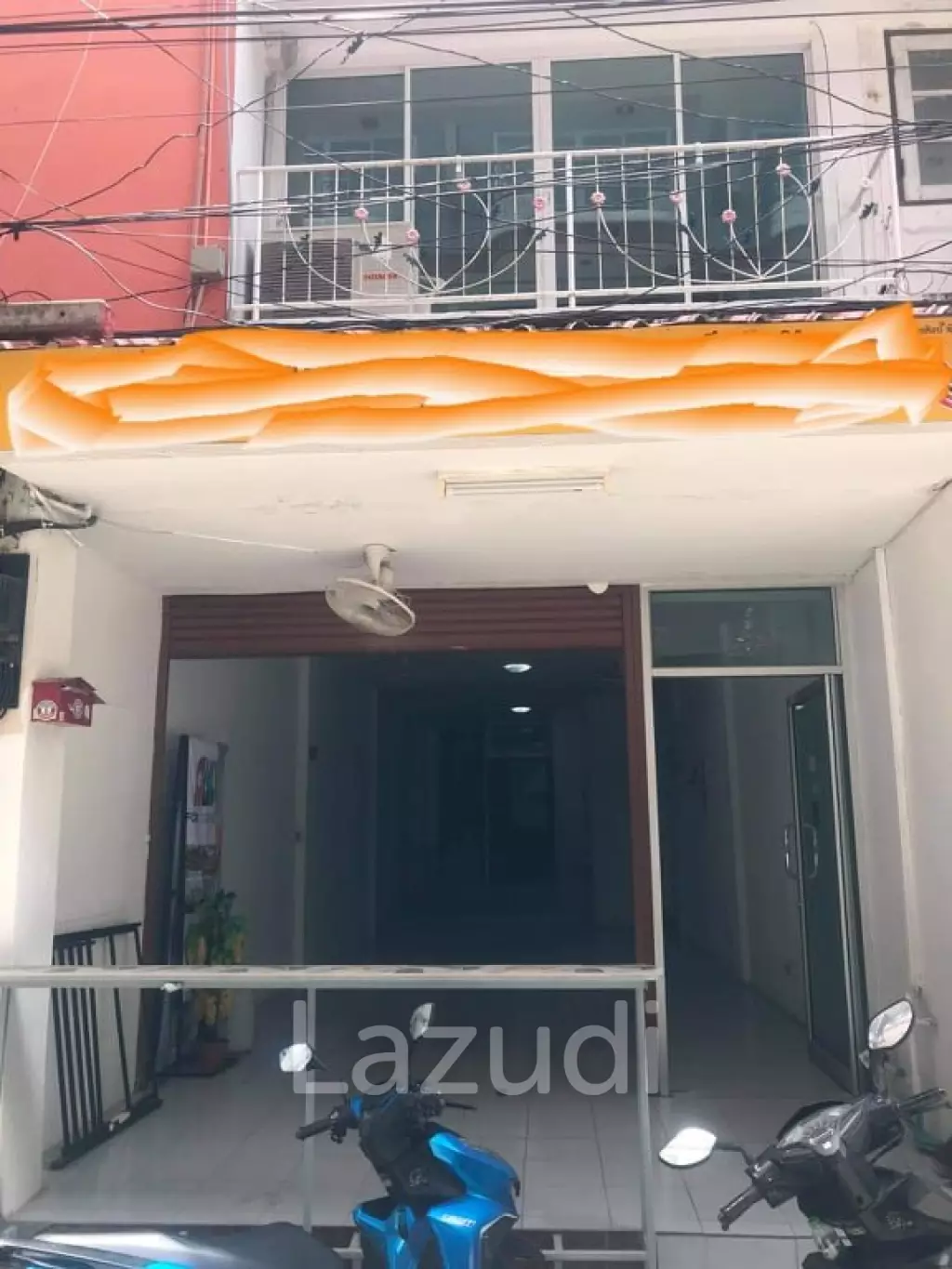 Town/Shop House on a great location in center of Hua Hin soi 76