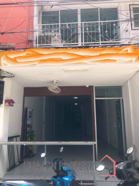 Town/Shop House on a great location in center of Hua Hin soi 76