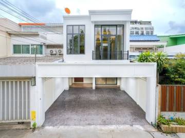 3+1 bed 4 bath 33 sqw 210 sqm Townhouse for Sale