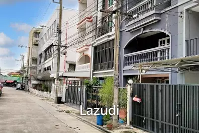 Townhouse in Ladprao 71 4 Bedroom For Sale