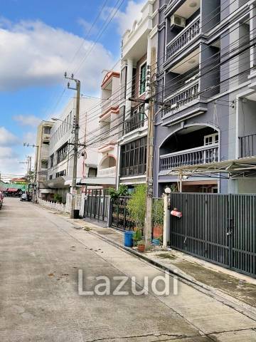Townhouse in Ladprao 71 4 Bedroom For Sale