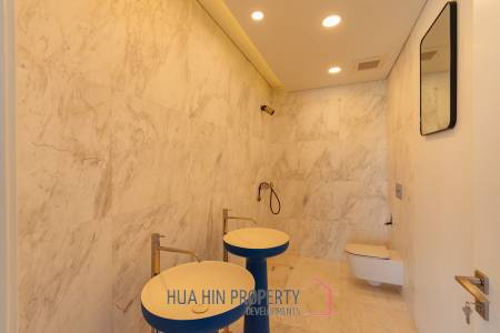 MODERN CONDO WITH STUNNING VIEWS IN BLACK MOUNTAIN GOLF COURSE