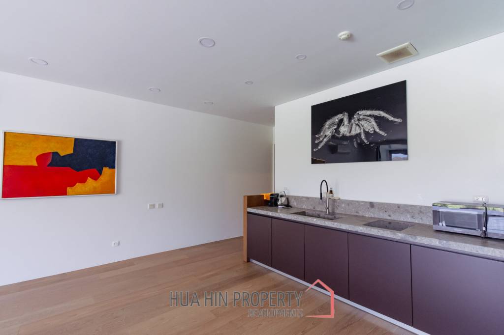 MODERN CONDO WITH STUNNING VIEWS IN BLACK MOUNTAIN GOLF COURSE