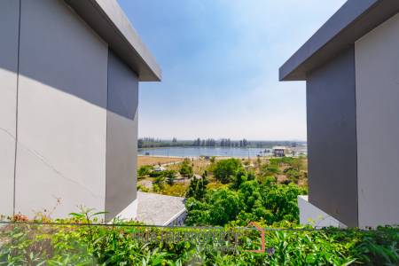 MODERN CONDO WITH STUNNING VIEWS IN BLACK MOUNTAIN GOLF COURSE