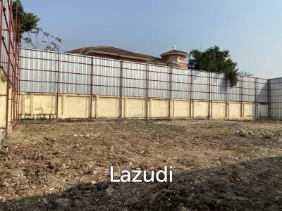 200 Sqw Land for Sale in Heart of Ekkamai