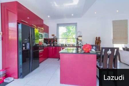 RED MOUNTAIN BOUTIQUE : Modern 3 Bed Pool Villa next to feature lake and island.