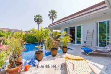 RED MOUNTAIN BOUTIQUE : Modern 3 Bed Pool Villa next to feature lake and island.