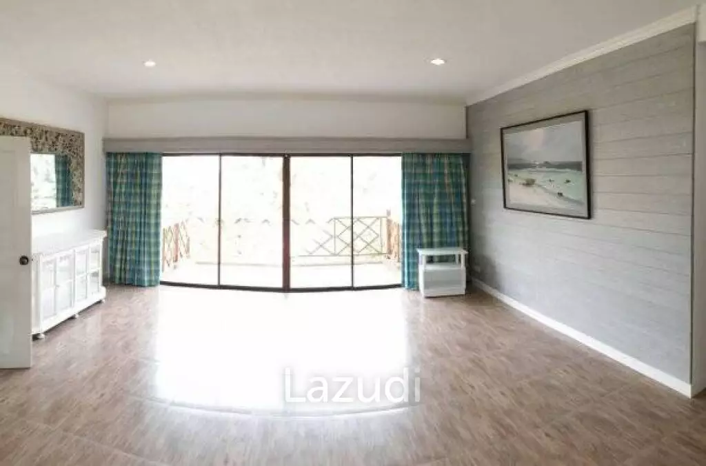 PALM HILL CONDO: Greart value 2 Bed condo