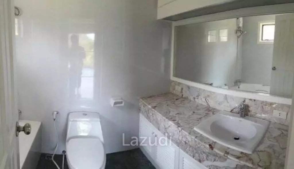 PALM HILL CONDO: Greart value 2 Bed condo
