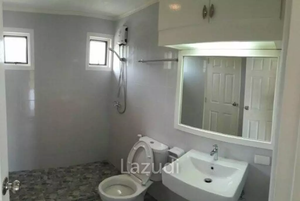 PALM HILL CONDO: Greart value 2 Bed condo