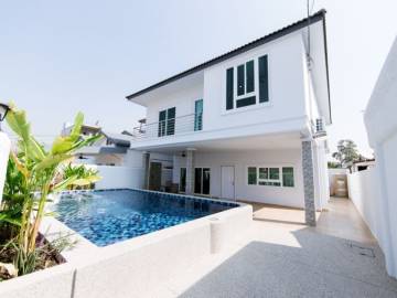 Pool Villa 5 Bedrooms For Sale in South Pattaya