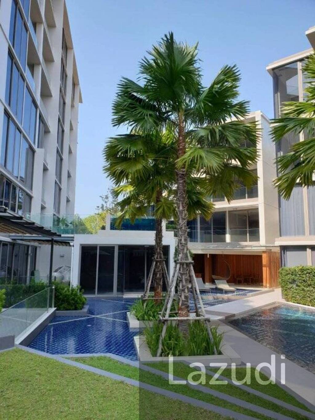 THE PINE CONDO : Great value 1 bed condo close to beach