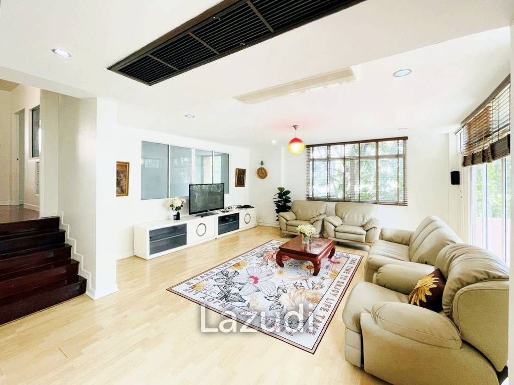 4 Bed 5 Bath 400 SQ.M House at Phrom Phong Area