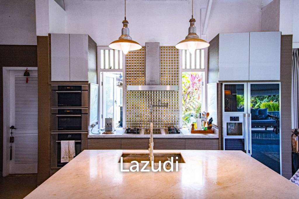 Great Colonial Villa 3 bedrooms fully furnished in Tubak Bayuh Badung