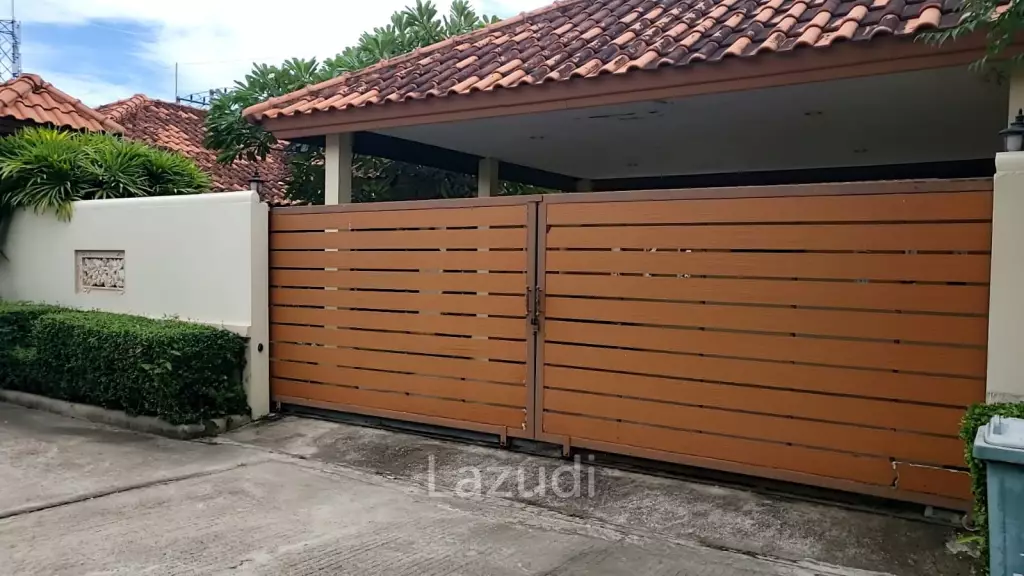 3 Bedrooms 3 Bathrooms 300 SQ.M. Villa For Sale