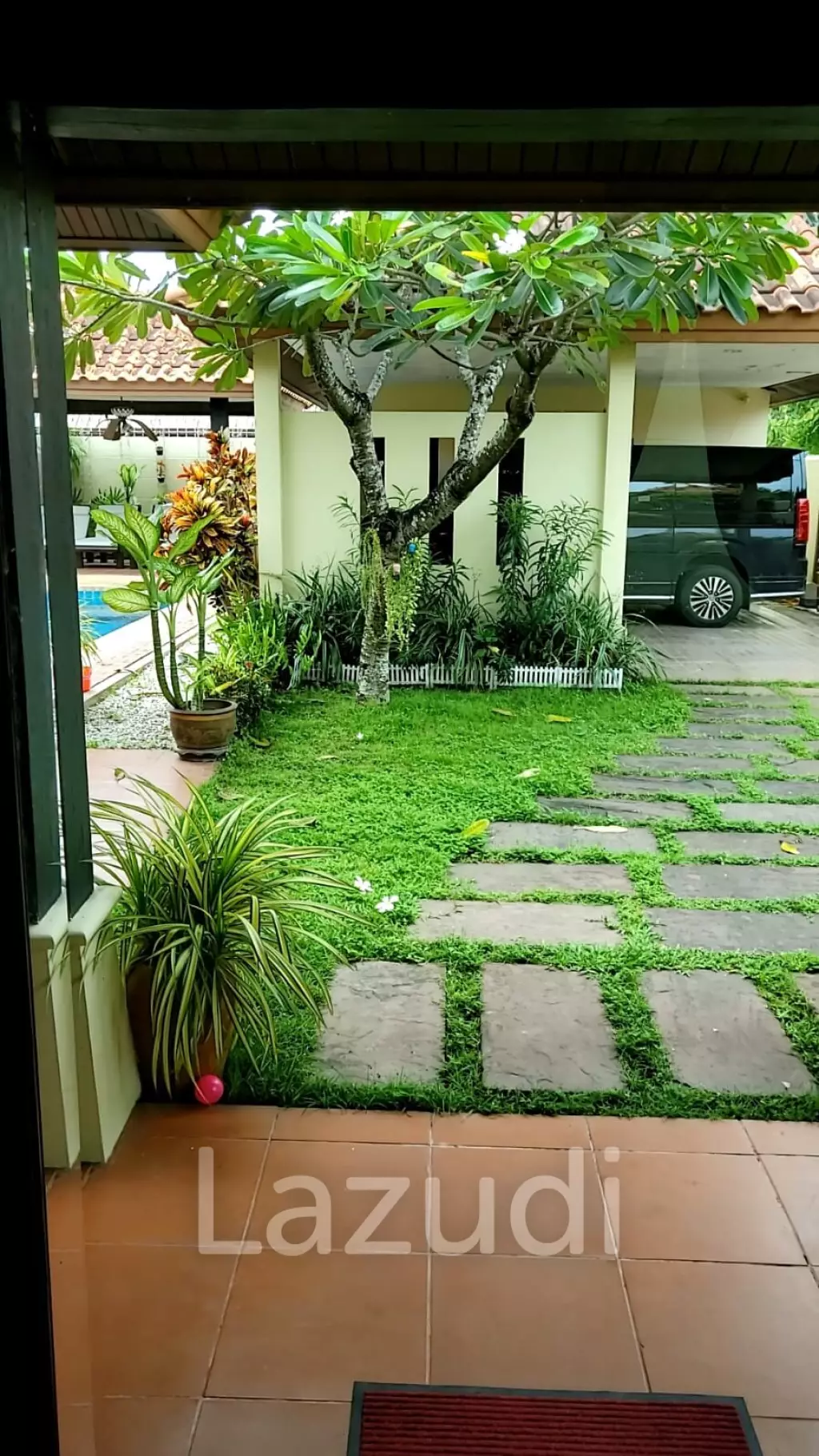 3 Bedrooms 3 Bathrooms 300 SQ.M. Villa For Sale
