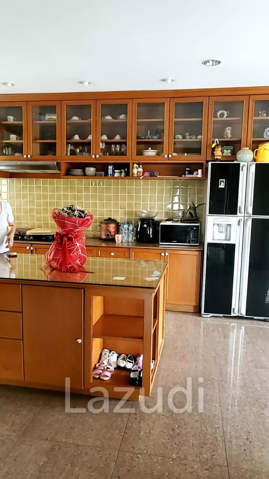 3 Bedrooms 3 Bathrooms 300 SQ.M. Villa For Sale