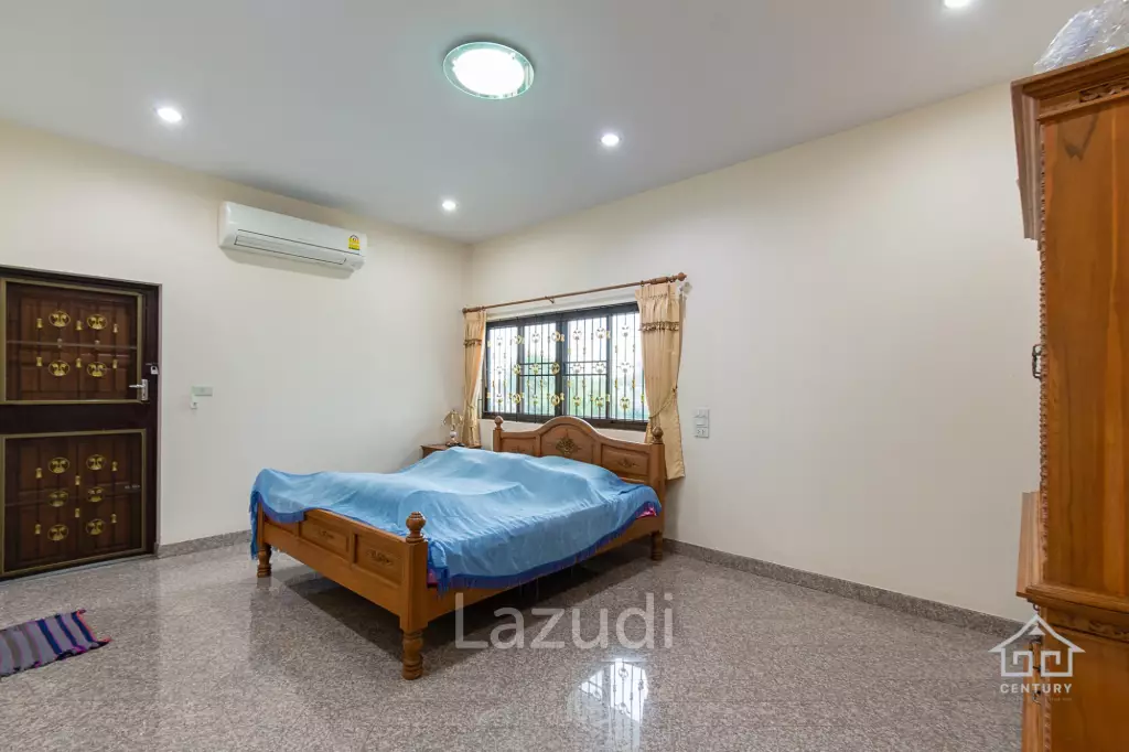 TRADITIONAL 2 STOREY HOUSE  : 6 bed 1 Rai plot