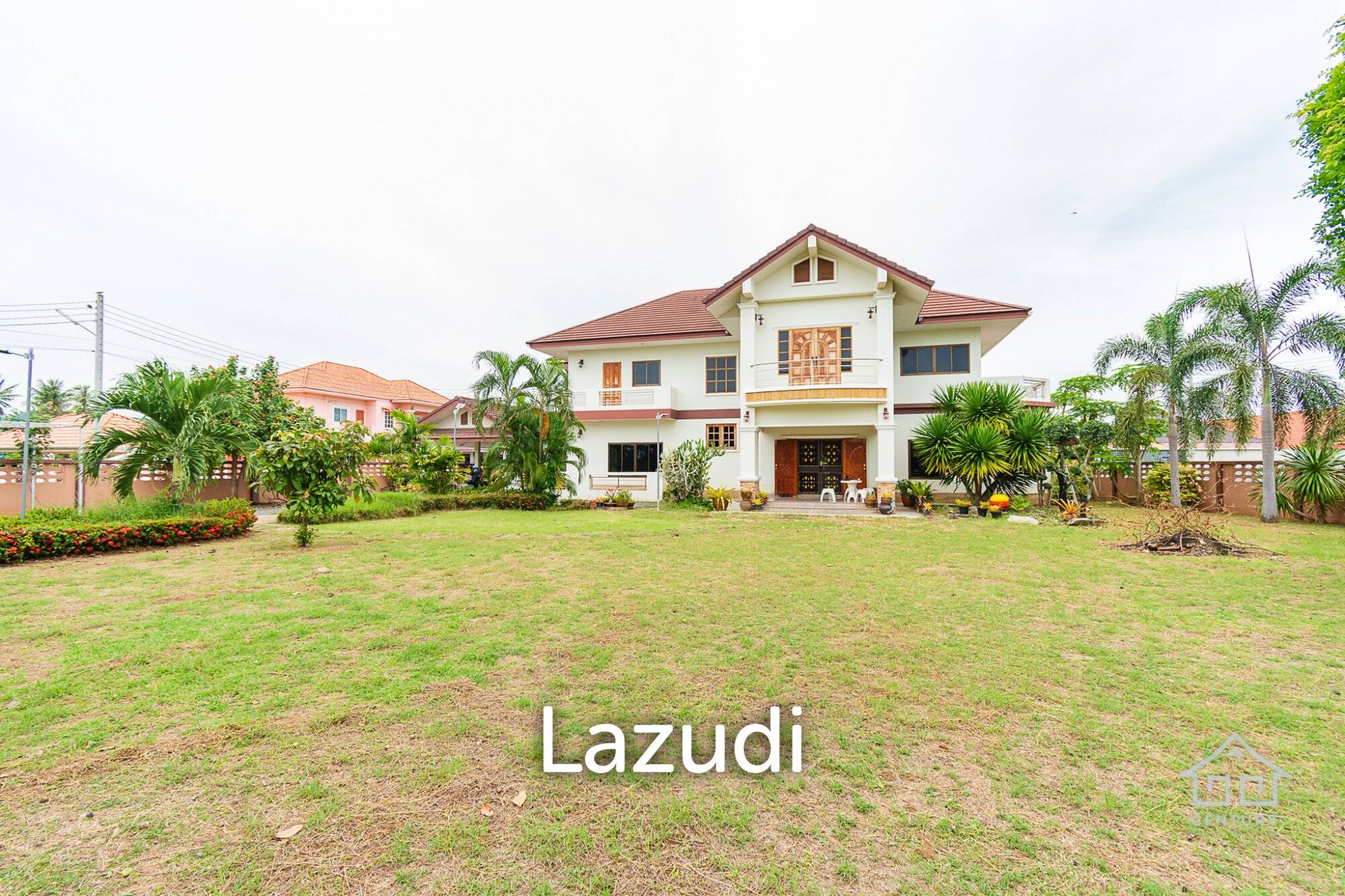 VILLA PRANBURI ON LARGE LAND PLOT : 6 bed well built VILLA PRANBURI ON LARGE LAND PLOT : 6 bed well built