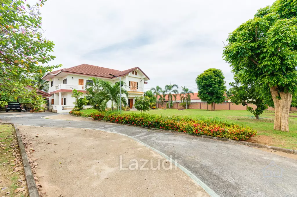 TRADITIONAL 2 STOREY HOUSE  : 6 bed 1 Rai plot