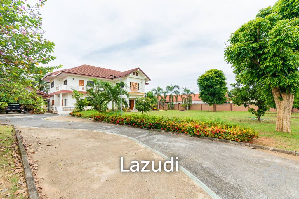 TRADITIONAL 2 STOREY HOUSE  : 6 bed 1 Rai plot