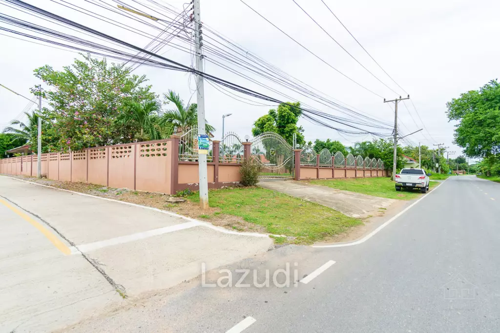 TRADITIONAL 2 STOREY HOUSE  : 6 bed 1 Rai plot