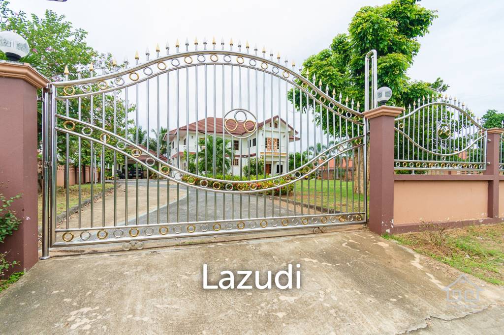 TRADITIONAL 2 STOREY HOUSE  : 6 bed 1 Rai plot